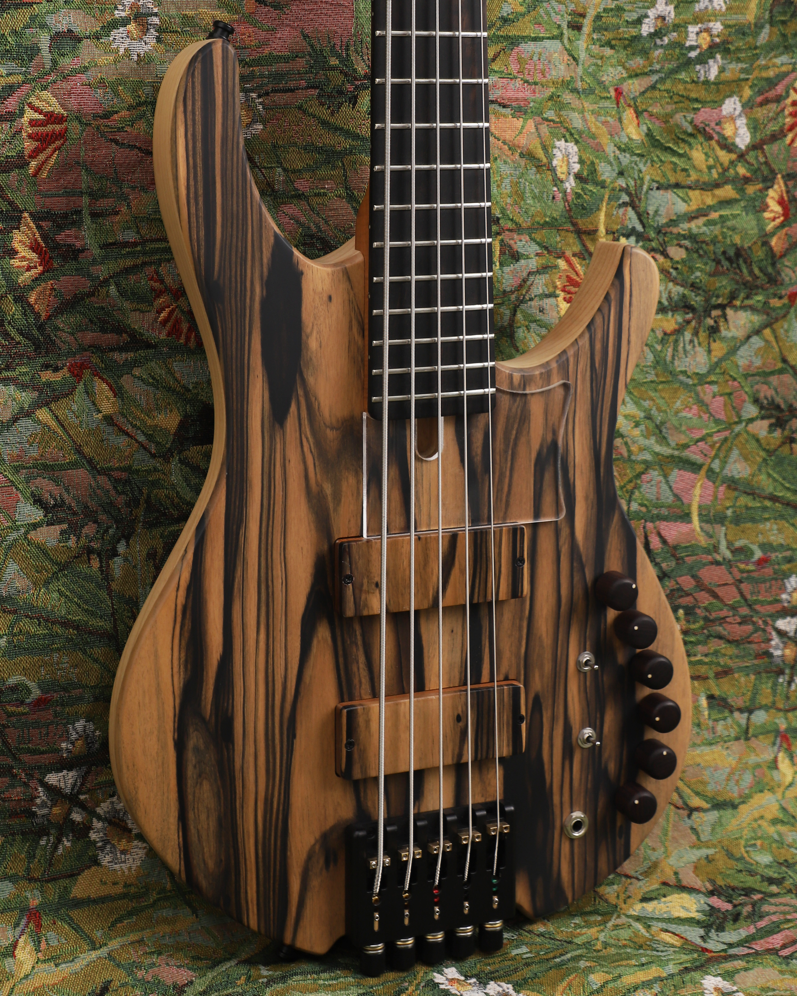 Baboomin custom shop featured bass